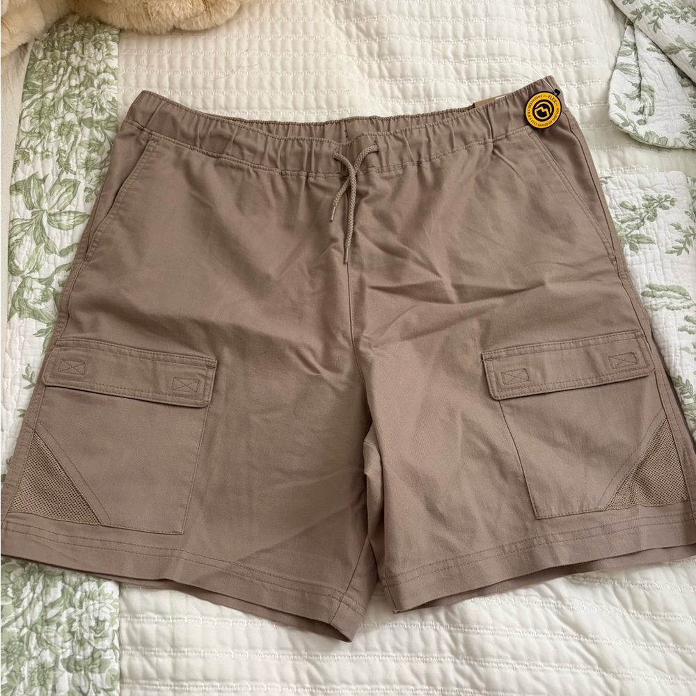 NWT Magellan Caprock cargo shorts (L)